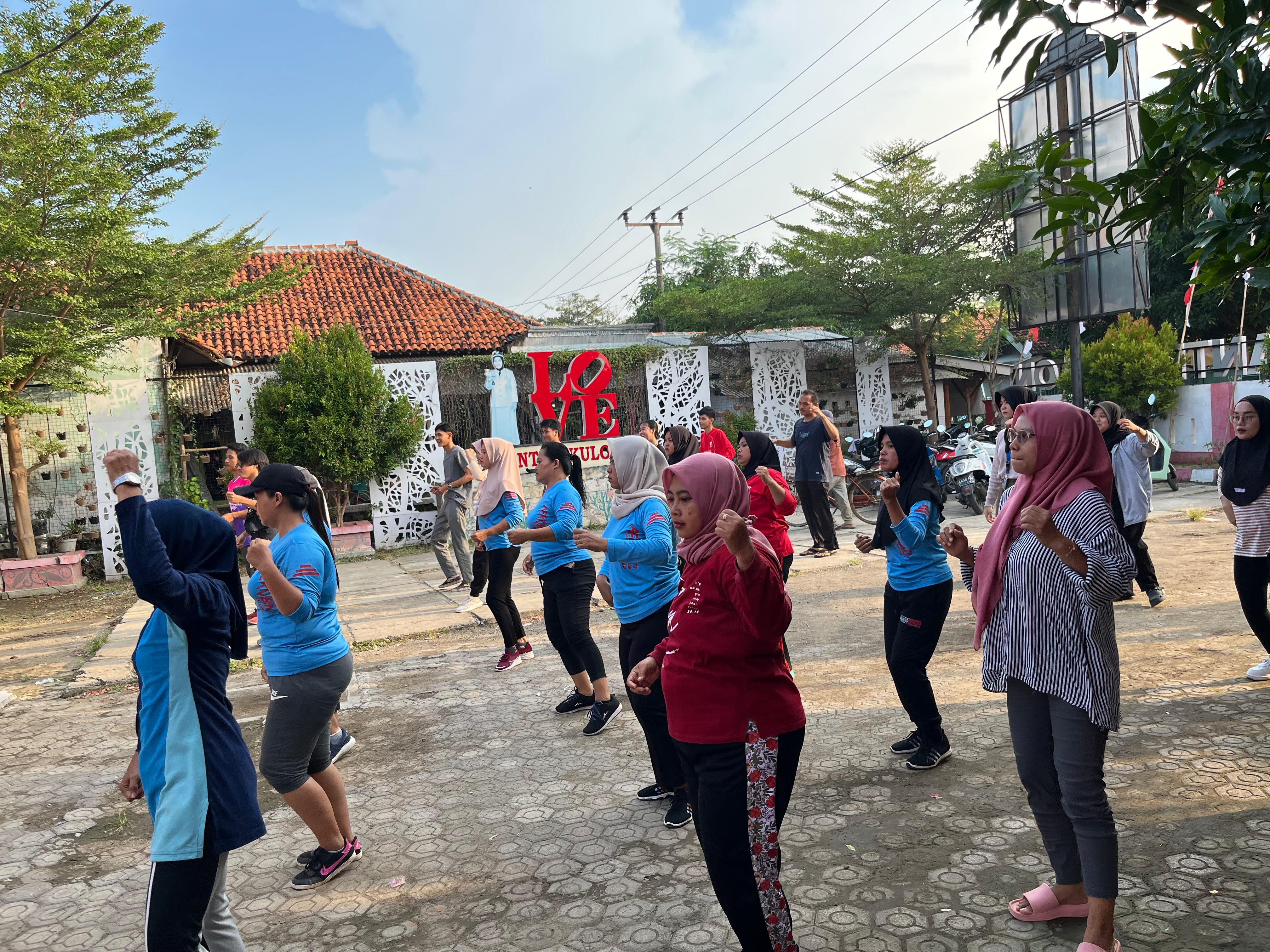 Energi dan semangat adanya kegiatan senam demi kebugaran jasmani!!! 